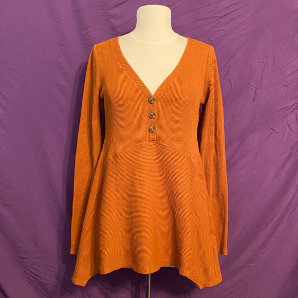 Maeve Tops - Maeve by Anthropologie Terracotta Handkerchief Hem Henley. Size XS.